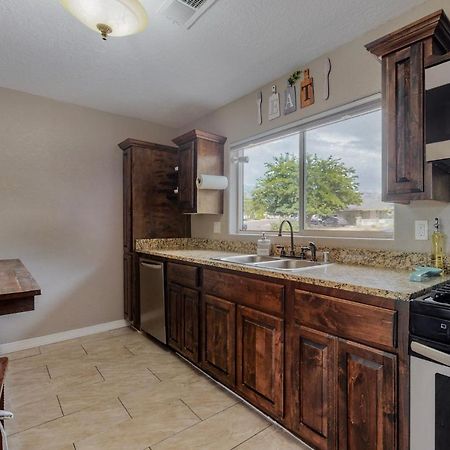 Comfortable 3-Bedroom Home With Spacious Backyard Αλμπουκέρκι Εξωτερικό φωτογραφία