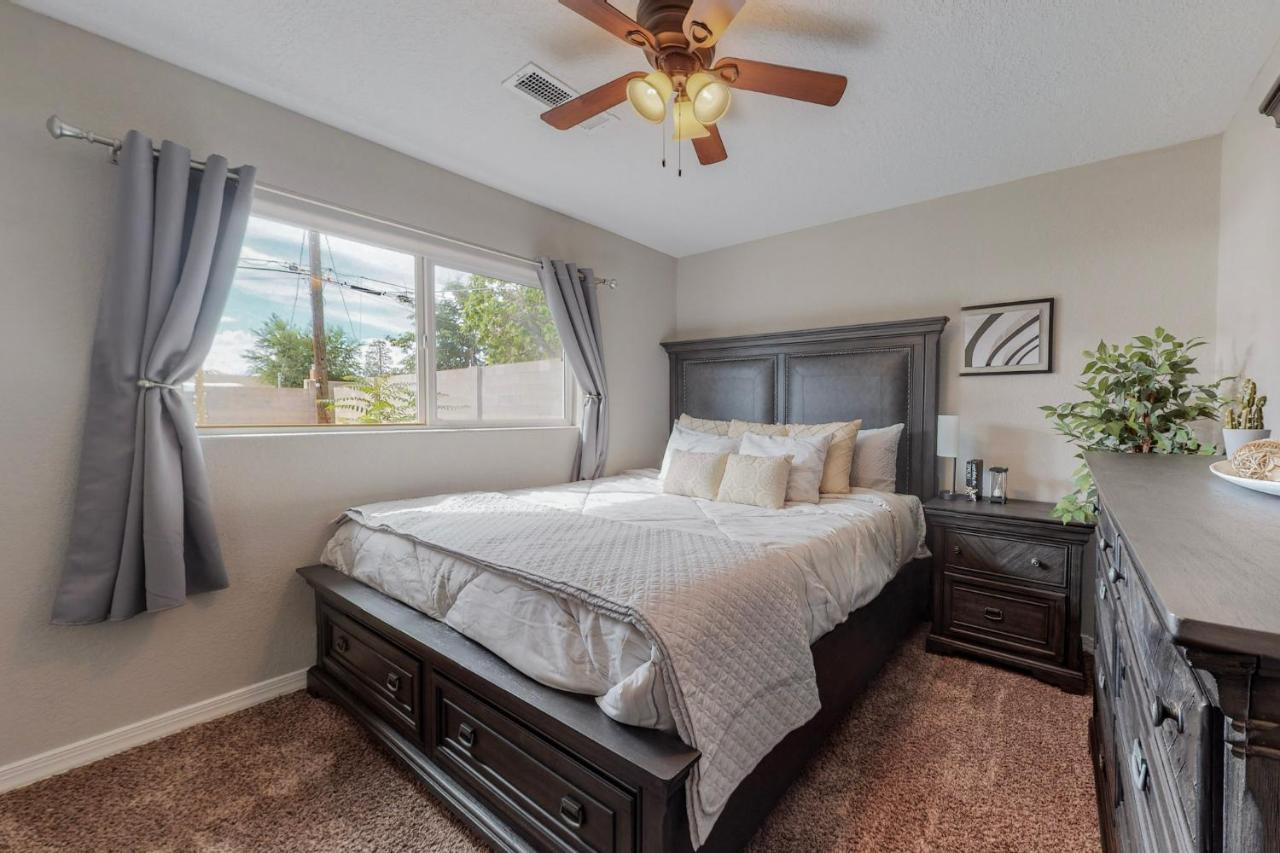 Comfortable 3-Bedroom Home With Spacious Backyard Αλμπουκέρκι Εξωτερικό φωτογραφία