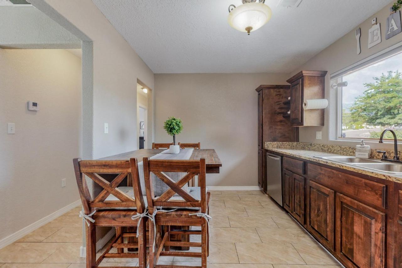 Comfortable 3-Bedroom Home With Spacious Backyard Αλμπουκέρκι Εξωτερικό φωτογραφία