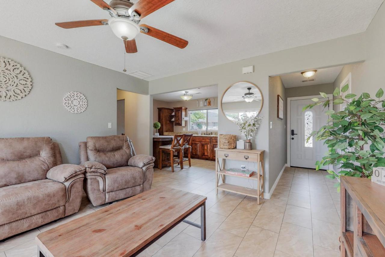 Comfortable 3-Bedroom Home With Spacious Backyard Αλμπουκέρκι Εξωτερικό φωτογραφία